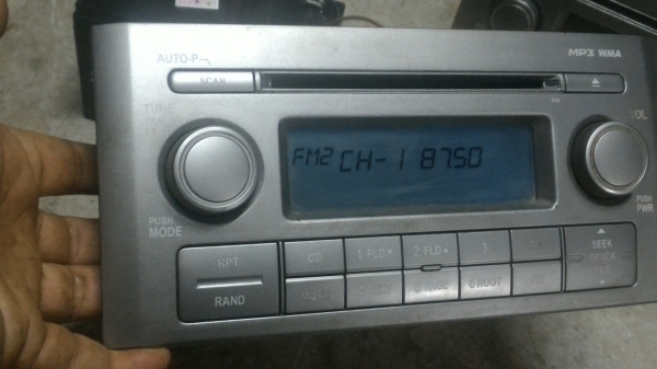 เครื่องเล่นวิทยุและCD , MP 3 ยี่ห้อ FUJITSU รับวิทยุ AM - FM และเล่นแผ่น  ( มี 2 เครื่อง )