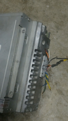 เครื่องเล่นวิทยุและCD , MP 3 ยี่ห้อ FUJITSU รับวิทยุ AM - FM และเล่นแผ่น  ( มี 2 เครื่อง )