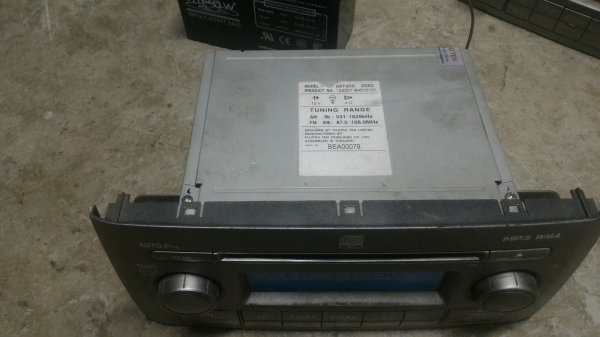 เครื่องเล่นวิทยุและCD , MP 3 ยี่ห้อ FUJITSU รับวิทยุ AM - FM และเล่นแผ่น  ( มี 2 เครื่อง )