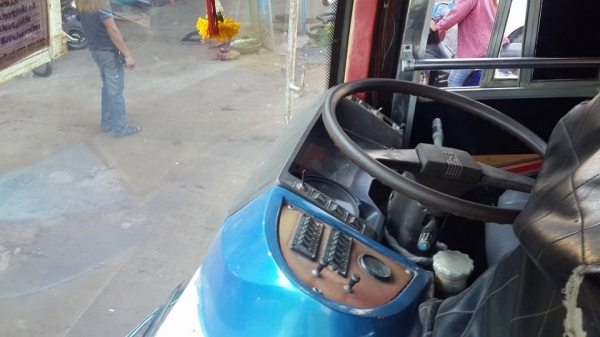 ขาย6ล้อบัสยาว8.50เมตร เครื่อง150แรง eh500 แชชซีสวย โฉมบอดี้สวย เบาะครบ50ที่นั้ง เอกสารครบภาษีเต็ม พร้อมวิ่งใช้งาน เบรคแห้ง ทิ๊ฟฟี่