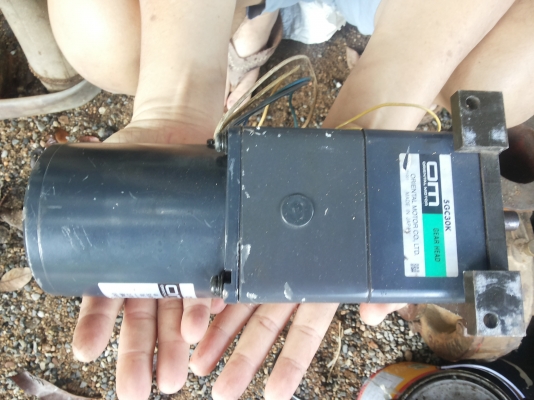 มอเตอร์เกียร์ทด ORIENTAL MOTOR แบบมีเบรคและคลัทช์ ขนาด 40 W. ทดแล้วหมุนที่ 46 รอบต่อนาที