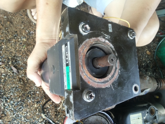 มอเตอร์เกียร์ทด ORIENTAL MOTOR แบบมีเบรคและคลัทช์ ขนาด 40 W. ทดแล้วหมุนที่ 46 รอบต่อนาที