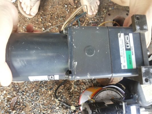 มอเตอร์เกียร์ทด ORIENTAL MOTOR แบบมีเบรคและคลัทช์ ขนาด 40 W. ทดแล้วหมุนที่ 46 รอบต่อนาที