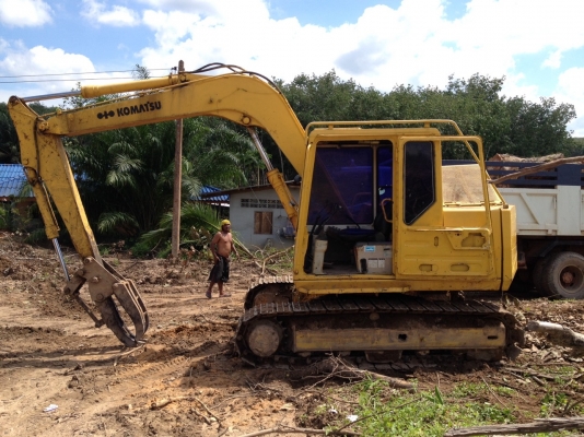 ขายรถแบคโฮ KOMATSU PC100-5 ระบบไฟเต็ม ไม่มีเอกสาร ราคา 600000