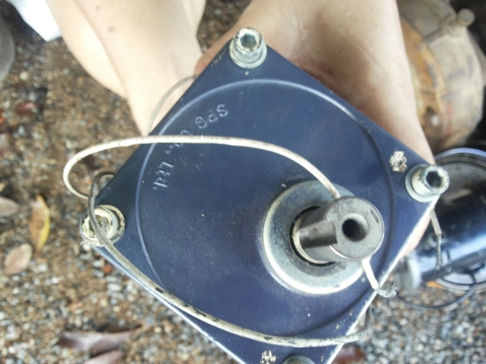 มอเตอร์เกียร์ทด S P G  ขนาด 60 W. ทดแล้วหมุนที่ 52 รอบต่อนาที แรงบิดเยอะ