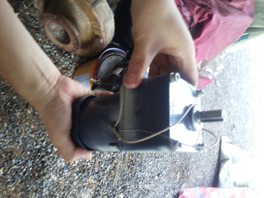 มอเตอร์เกียร์ทด S P G  ขนาด 60 W. ทดแล้วหมุนที่ 52 รอบต่อนาที แรงบิดเยอะ