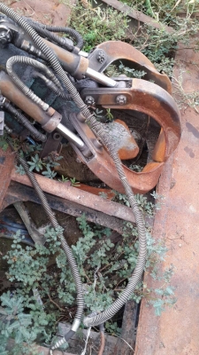 ขายเฮี้ยบมือขยุ้มคีบเหล็กสภาพดีมากพร้อมใช้มากพึ่งถอดออกจากรถขายราคา