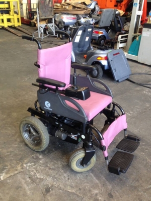 ขายวิลเเชร์ไฟฟ้าเก่าญี่ปุ่นคันที่ 1 ขายราคา 45,000บาท 0835662999 LineID:hs4trp