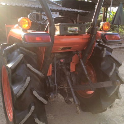 ขายรถไถคูโบต้า L3608 ทำงาน 600 ชั่วโมงสภาพสวย พร้อมอุปกรณ์ดันดินหน้าและผานพรวน ขายราคา 298,000 บาทค่ะ สนใจโทรสอบถามได้ที่เบอร์ 081-9136451 คุณโบว์