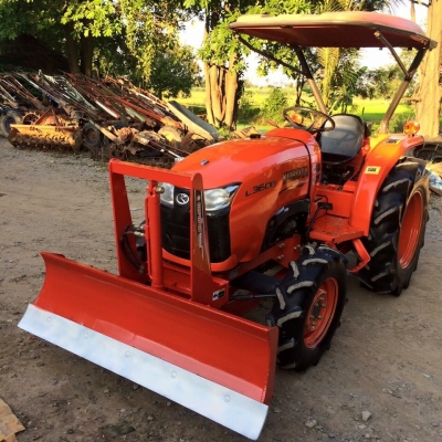 ขายรถไถคูโบต้า L3608 ทำงาน 600 ชั่วโมงสภาพสวย พร้อมอุปกรณ์ดันดินหน้าและผานพรวน ขายราคา 298,000 บาทค่ะ สนใจโทรสอบถามได้ที่เบอร์ 081-9136451 คุณโบว์