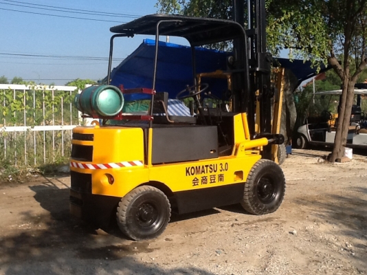 รถยก3ตันkomutsu 30 สภาพดีพร้อมใช้ติดแก๊สใหม่ประหยัด ราคาถูกๆครับ