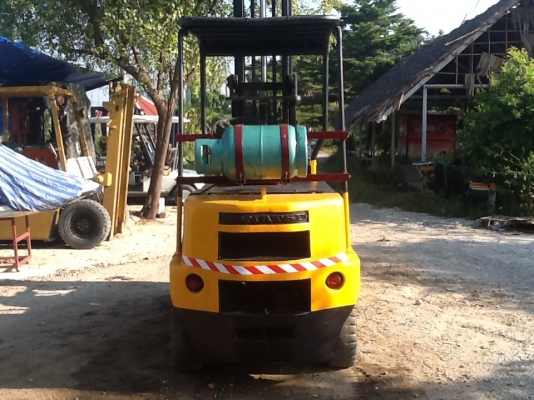 รถยก3ตันkomutsu 30 สภาพดีพร้อมใช้ติดแก๊สใหม่ประหยัด ราคาถูกๆครับ