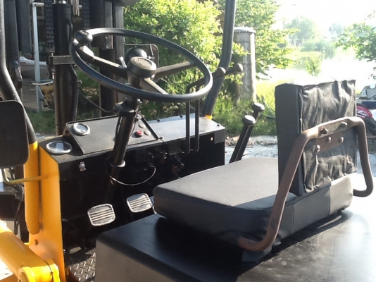 รถยก3ตันkomutsu 30 สภาพดีพร้อมใช้ติดแก๊สใหม่ประหยัด ราคาถูกๆครับ