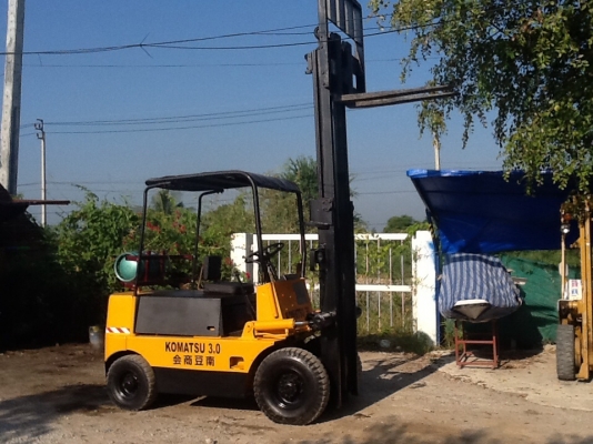 รถยก3ตันkomutsu 30 สภาพดีพร้อมใช้ติดแก๊สใหม่ประหยัด ราคาถูกๆครับ