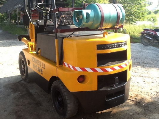 รถยก3ตันkomutsu 30 สภาพดีพร้อมใช้ติดแก๊สใหม่ประหยัด ราคาถูกๆครับ