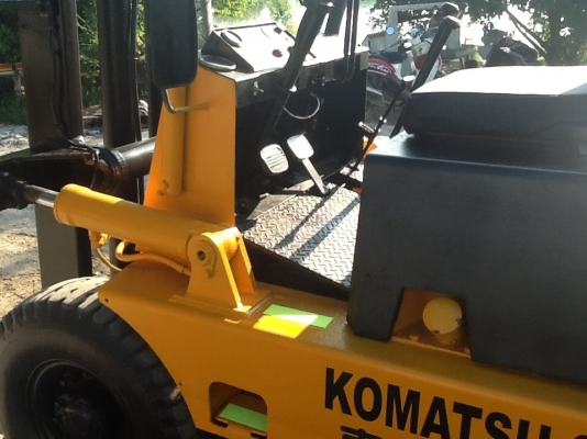 รถยก3ตันkomutsu 30 สภาพดีพร้อมใช้ติดแก๊สใหม่ประหยัด ราคาถูกๆครับ