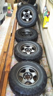 ขายล้อลาย เบรดเล่ 16x8 off 0 สีเทา ดำ พร้อมยางมัด 245/75/16 ปี 12 ราคา หมื่นนิดๆ