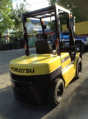 +++ ขายโฟล์คลิฟท์  KOMATSU FD30-11  ขนาด 3  ตัน  เครื่องยนต์ดีเซล ISUZU   เสา  3  เมตร  เกียร์ธรรมดา  งา 1,070  มม.  ยางลมครับ