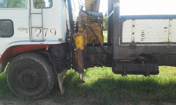 ขายด่วน หกล้อ HINO KL300 ติดเครนสามตัน พ่วงมาลัยเพาเวอร์ คัชชีสวย เครื่องEH100 สภาพพร้อมใช้งานภาษีเต็ม