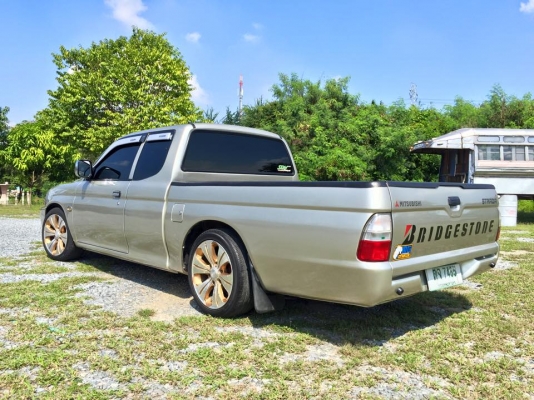 STRADA GRANDIS สตาด้าแค็ป เครื่อง 2500 GL ปี 2005 พร้อมเครื่องชุดใหญ่ ดอก 12 นิ้ว มีจอ เครื่องเล่น  แม็กขอบ 17  ยางใหม่ พวงมาลัยเพาเวอร์  วิ่งแสนกว่าโล  เครื่องดี ขับดี