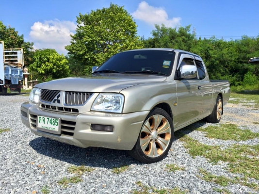 STRADA GRANDIS สตาด้าแค็ป เครื่อง 2500 GL ปี 2005 พร้อมเครื่องชุดใหญ่ ดอก 12 นิ้ว มีจอ เครื่องเล่น  แม็กขอบ 17  ยางใหม่ พวงมาลัยเพาเวอร์  วิ่งแสนกว่าโล  เครื่องดี ขับดี