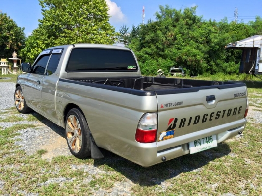 STRADA GRANDIS สตาด้าแค็ป เครื่อง 2500 GL ปี 2005 พร้อมเครื่องชุดใหญ่ ดอก 12 นิ้ว มีจอ เครื่องเล่น  แม็กขอบ 17  ยางใหม่ พวงมาลัยเพาเวอร์  วิ่งแสนกว่าโล  เครื่องดี ขับดี