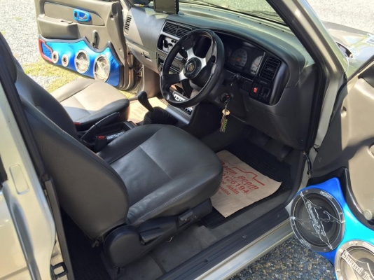 STRADA GRANDIS สตาด้าแค็ป เครื่อง 2500 GL ปี 2005 พร้อมเครื่องชุดใหญ่ ดอก 12 นิ้ว มีจอ เครื่องเล่น  แม็กขอบ 17  ยางใหม่ พวงมาลัยเพาเวอร์  วิ่งแสนกว่าโล  เครื่องดี ขับดี