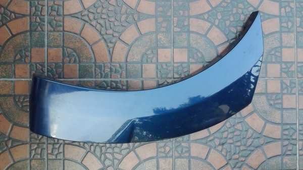 โปร่งกาบข้าง Toyoto wish ชิ้นล่างหลังซ้ายตัวติดกันชนหลัง