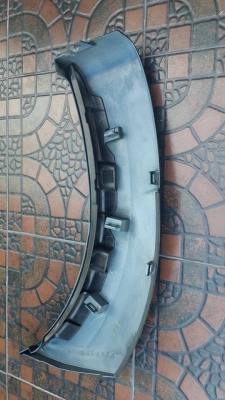 โปร่งกาบข้าง Toyoto wish ชิ้นล่างหลังซ้ายตัวติดกันชนหลัง