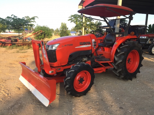 ขายรถไถคูโบต้า L4708 สภาพสวย พร้อมอุปกรณ์ใบมีดดันดินหน้าและผานพรวน ขายราคา 398,000 บาท สนใจโทรต่อรองราคาได้ที่เบอร์ 081-9136451คุณโบว์