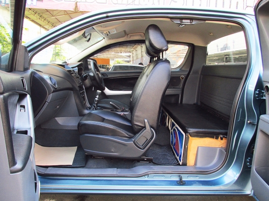 ฟรีดาวน์ 10,000 ออกรถ MAZDA BT-50 PRO 2.2 HI-RACER MT ปี2012