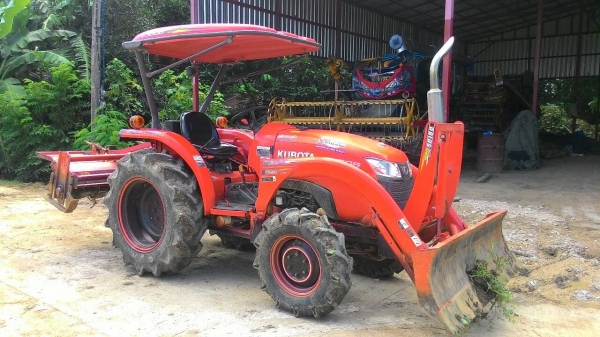 ขายรถไถ KUBOTA L3608 สภาพดีเดิมๆพร้อมใช้งาน อุปกรณ์ครบ 3 ชิ้นมีพร้อมดันหน้า ผานพรวนและ โรตารี่