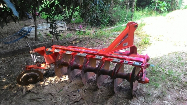 ขายรถไถ KUBOTA L3608 สภาพดีเดิมๆพร้อมใช้งาน อุปกรณ์ครบ 3 ชิ้นมีพร้อมดันหน้า ผานพรวนและ โรตารี่