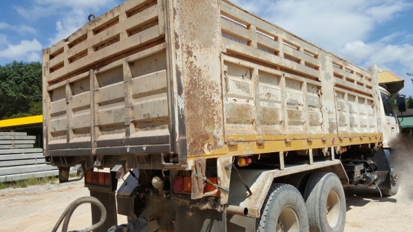 รถนิสสัน 10 ล้อดั้ม WM454M  320 แรงม้า. ปี 49.  ( ขาย แม่ , ลูก )     สนใจติดต่อ  081 - 6079515