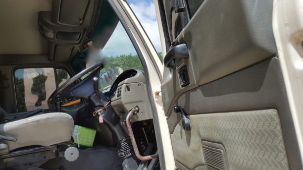 รถนิสสัน 10 ล้อดั้ม WM454M  320 แรงม้า. ปี 49.  ( ขาย แม่ , ลูก )     สนใจติดต่อ  081 - 6079515