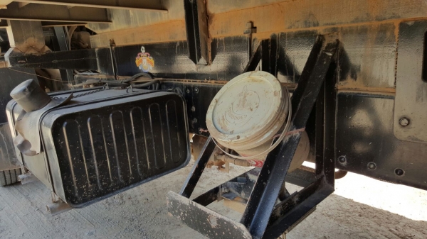 รถนิสสัน 10 ล้อดั้ม WM454M  320 แรงม้า. ปี 49.  ( ขาย แม่ , ลูก )     สนใจติดต่อ  081 - 6079515