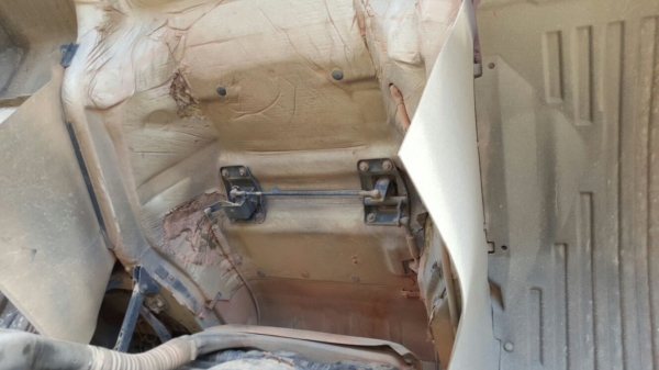 รถนิสสัน 10 ล้อดั้ม WM454M  320 แรงม้า. ปี 49.  ( ขาย แม่ , ลูก )     สนใจติดต่อ  081 - 6079515