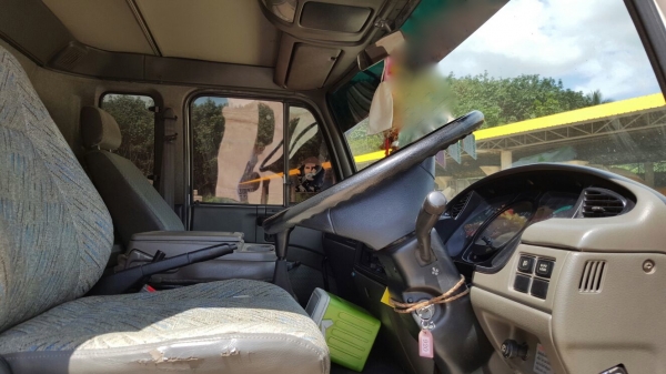 รถนิสสัน 10 ล้อดั้ม WM454M  320 แรงม้า. ปี 49.  ( ขาย แม่ , ลูก )     สนใจติดต่อ  081 - 6079515