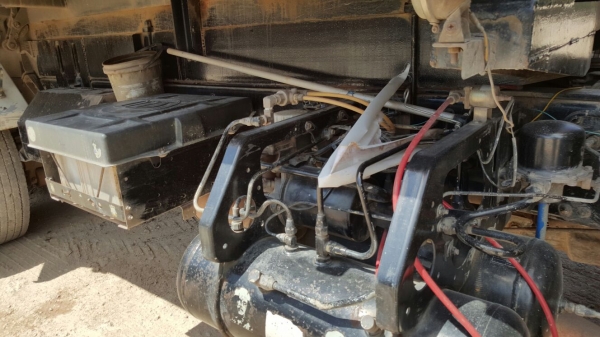 รถนิสสัน 10 ล้อดั้ม WM454M  320 แรงม้า. ปี 49.  ( ขาย แม่ , ลูก )     สนใจติดต่อ  081 - 6079515