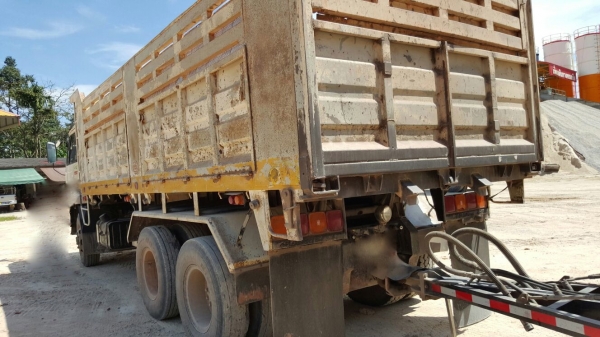 รถนิสสัน 10 ล้อดั้ม WM454M  320 แรงม้า. ปี 49.  ( ขาย แม่ , ลูก )     สนใจติดต่อ  081 - 6079515