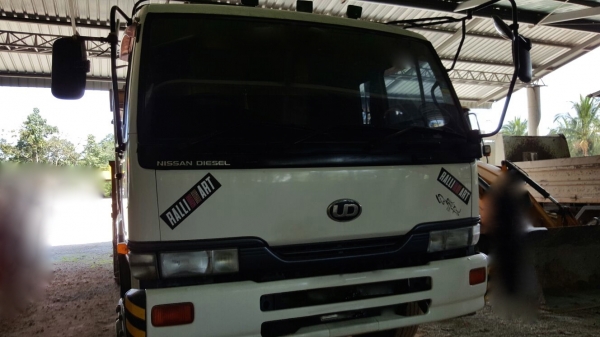 รถ ยิงปูน. ( นิสสัน ) 10 ล้อ UD / CWM430M / 290 แรงม้า. ปี 48.    สนใจติดต่อ  081 - 6079515