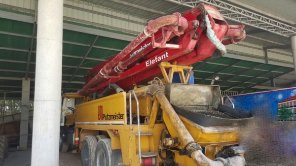 รถ ยิงปูน. ( นิสสัน ) 10 ล้อ UD / CWM430M / 290 แรงม้า. ปี 48.    สนใจติดต่อ  081 - 6079515