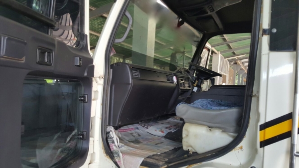 รถ ยิงปูน. ( นิสสัน ) 10 ล้อ UD / CWM430M / 290 แรงม้า. ปี 48.    สนใจติดต่อ  081 - 6079515