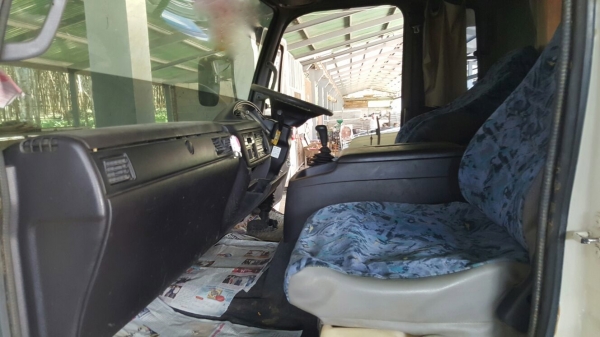 รถ ยิงปูน. ( นิสสัน ) 10 ล้อ UD / CWM430M / 290 แรงม้า. ปี 48.    สนใจติดต่อ  081 - 6079515