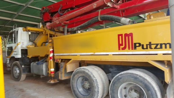 รถ ยิงปูน. ( นิสสัน ) 10 ล้อ UD / CWM430M / 290 แรงม้า. ปี 48.    สนใจติดต่อ  081 - 6079515