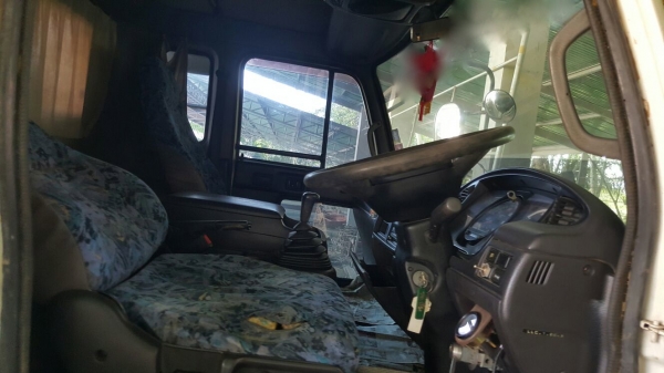 รถ ยิงปูน. ( นิสสัน ) 10 ล้อ UD / CWM430M / 290 แรงม้า. ปี 48.    สนใจติดต่อ  081 - 6079515