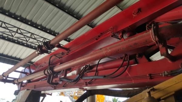 รถ ยิงปูน. ( นิสสัน ) 10 ล้อ UD / CWM430M / 290 แรงม้า. ปี 48.    สนใจติดต่อ  081 - 6079515