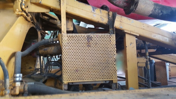 รถ ยิงปูน. ( นิสสัน ) 10 ล้อ UD / CWM430M / 290 แรงม้า. ปี 48.    สนใจติดต่อ  081 - 6079515