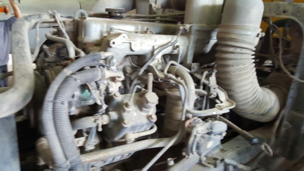 รถ ยิงปูน. ( นิสสัน ) 10 ล้อ UD / CWM430M / 290 แรงม้า. ปี 48.    สนใจติดต่อ  081 - 6079515