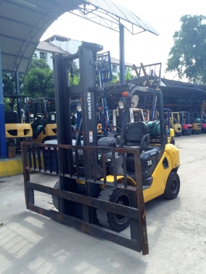 -:-*&bull;*ข า ย ร ถ ย ก นำ เ ข้ า*&bull;*-:-KOMATSU FG30-17 เสาสูง4เมตร ออโต้ เครื่องเบนซิล+แก๊ส สนใจติดต่อ 083-062-0223(ปอนด์)